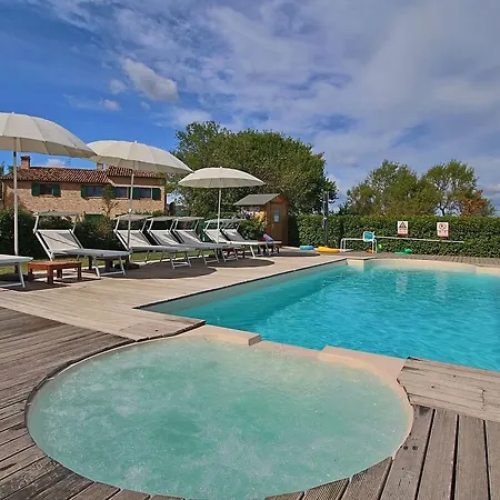 Dom wakacyjny In With Pool & Forest