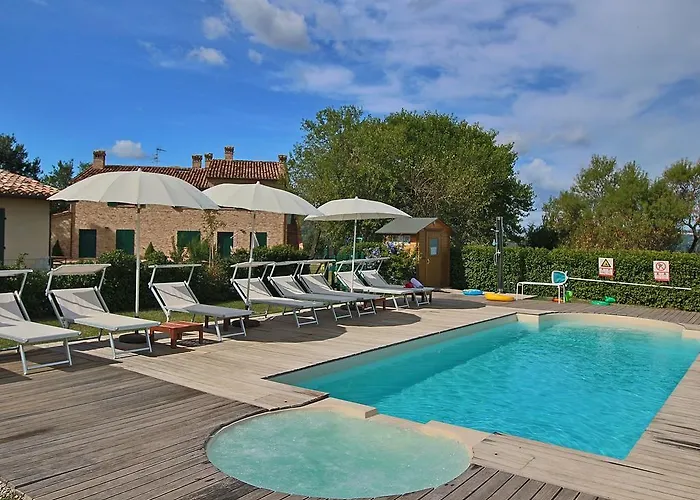 In With Pool & Forest * Montelabbate