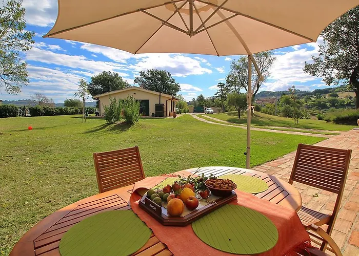 Сasa de vacaciones In With Pool & Forest